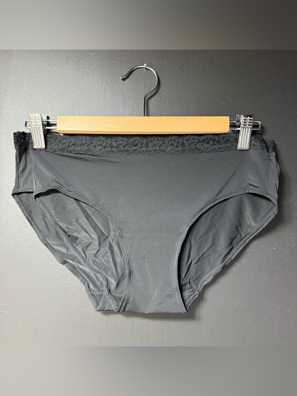 Natori Finishing Touch Lace Trim Brief Panty 7743365 Size M